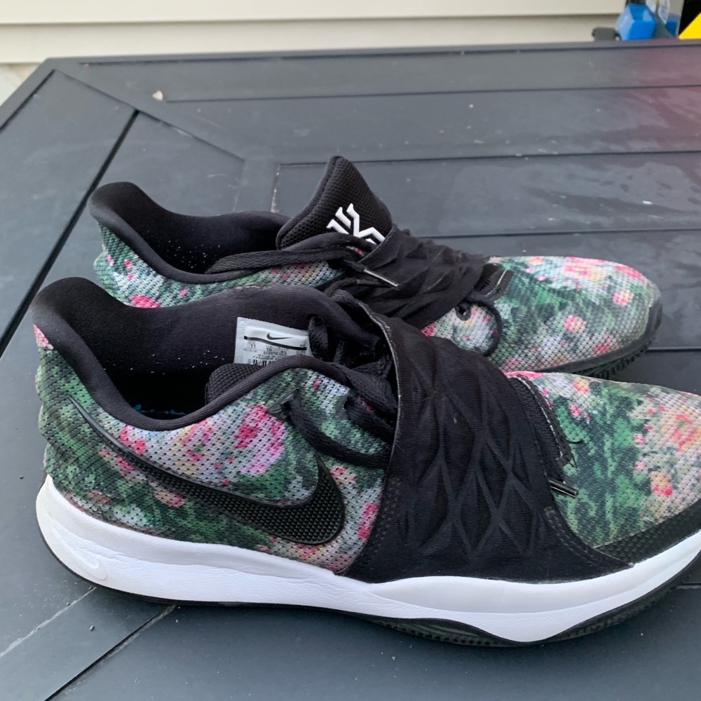 Nike Kyrie Low Floral